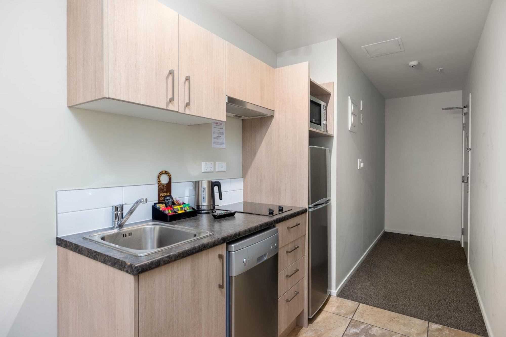 Ramada Suites By Wyndham Christchurch City Екстериор снимка