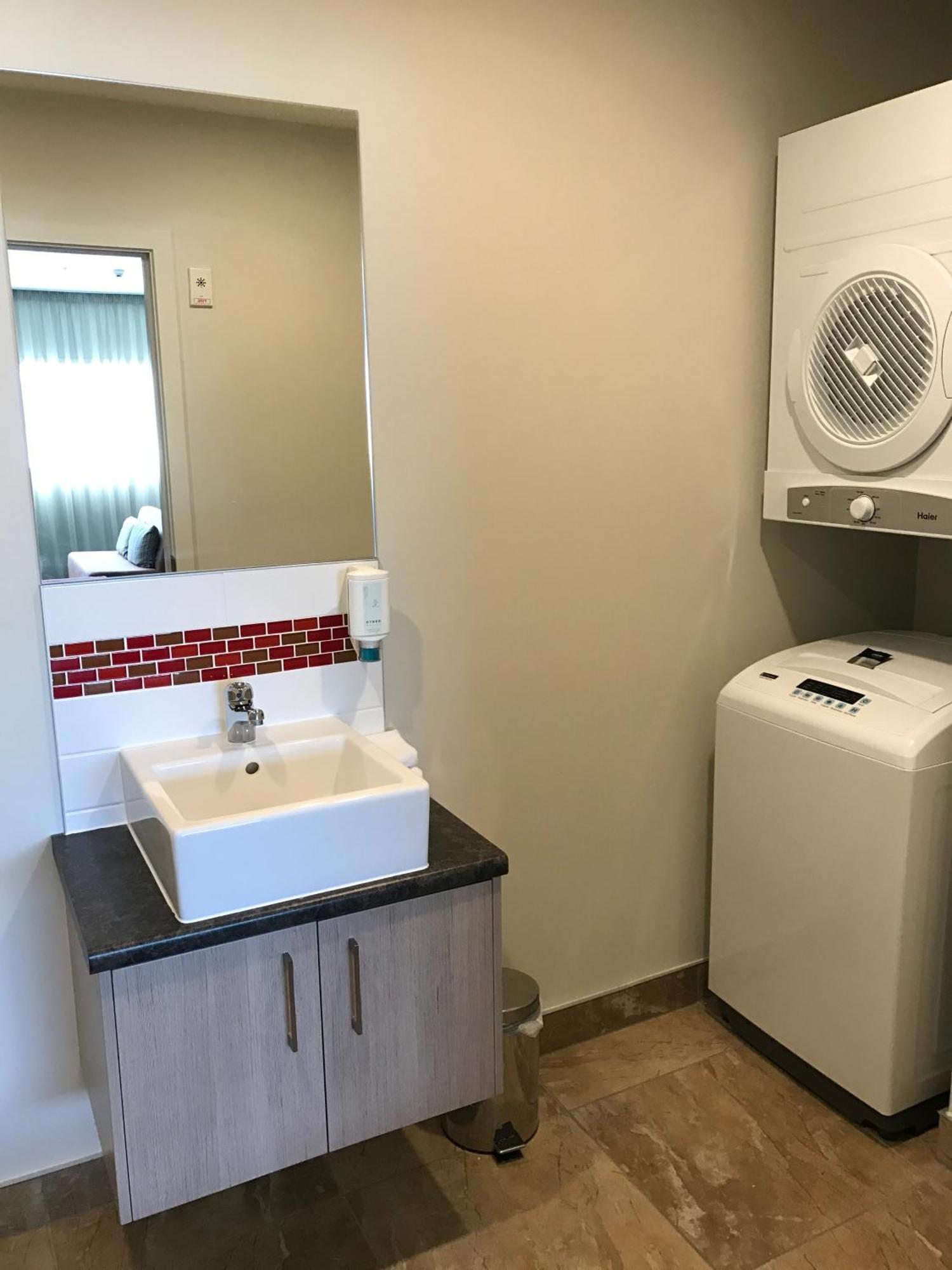 Ramada Suites By Wyndham Christchurch City Екстериор снимка