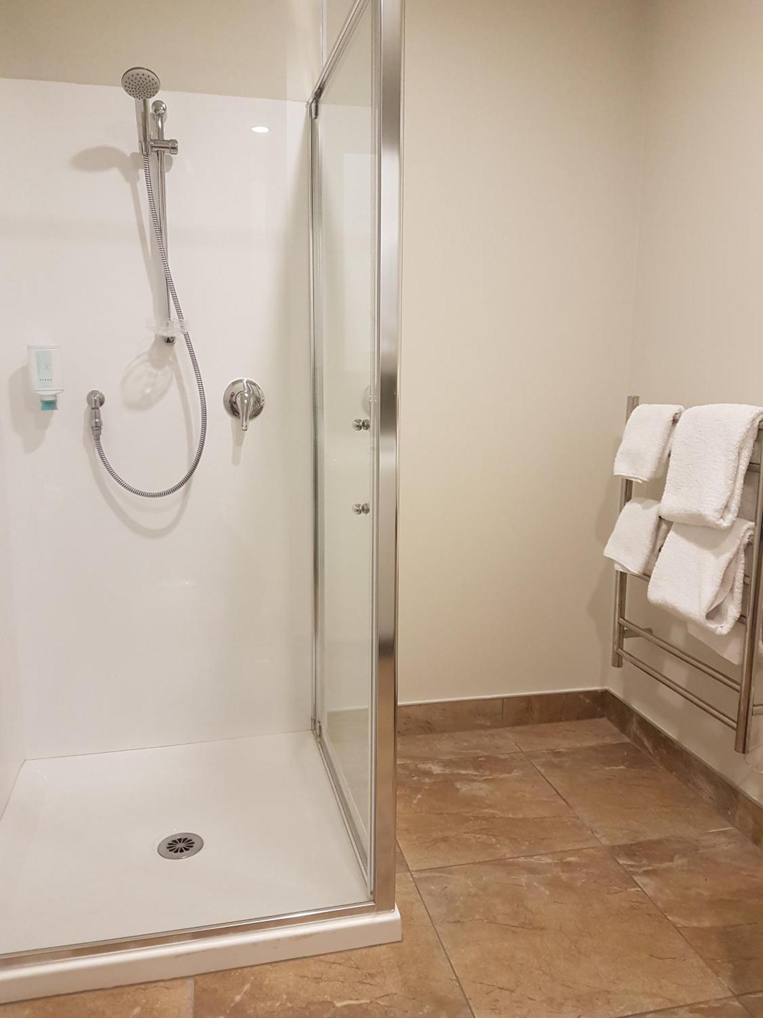 Ramada Suites By Wyndham Christchurch City Екстериор снимка