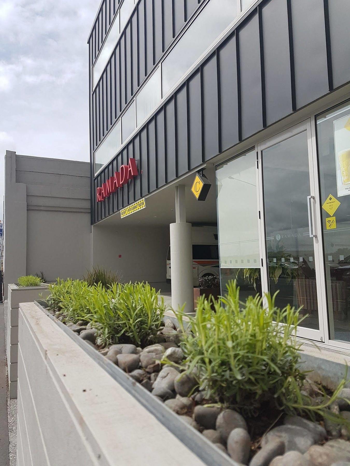 Ramada Suites By Wyndham Christchurch City Екстериор снимка